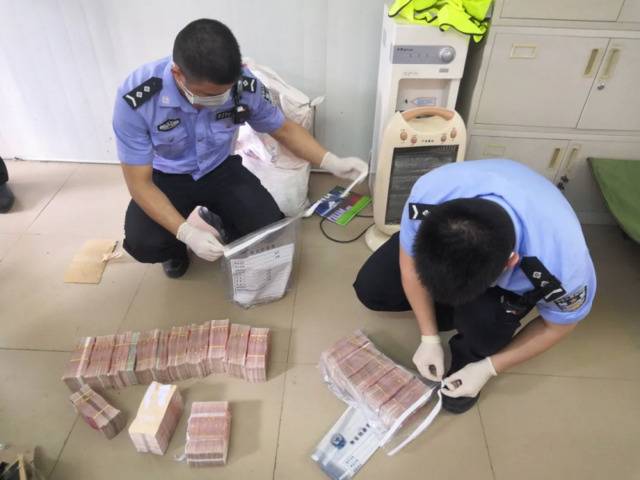 纸箱装近百万人民币 广西货车司机携现金入境被查