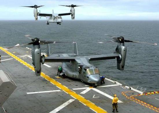 ▲资料图片：美海军陆战队MV-22运输机从两栖攻击舰上起飞。（美国防部官网）