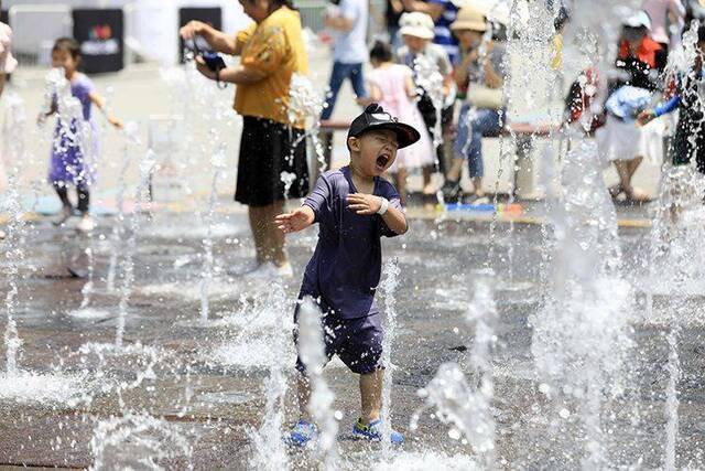 北京持续晴晒明后两天最高气温均在35℃以上组图