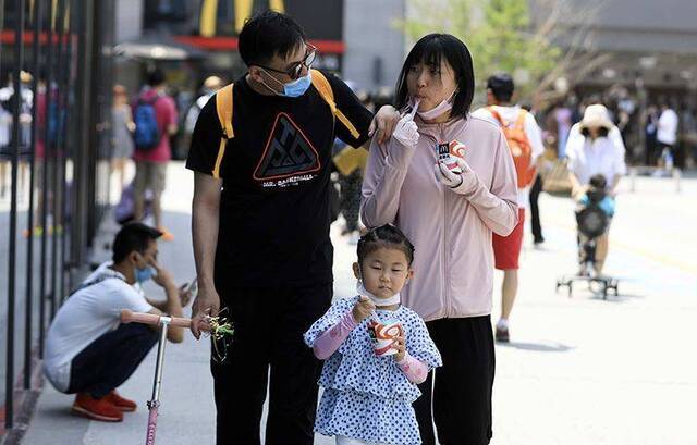 北京持续晴晒明后两天最高气温均在35℃以上组图