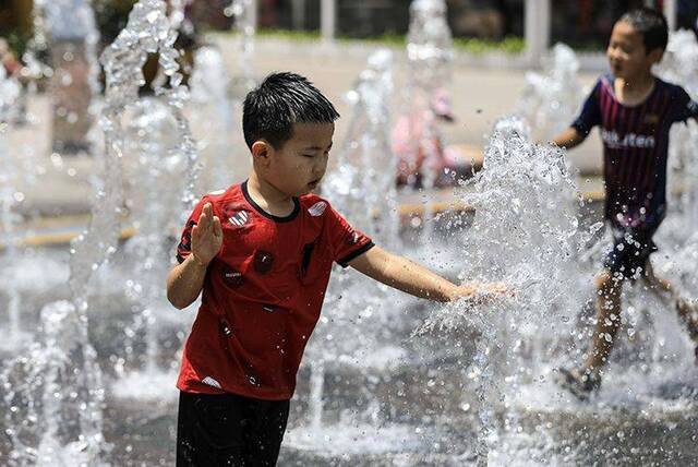 北京持续晴晒明后两天最高气温均在35℃以上组图