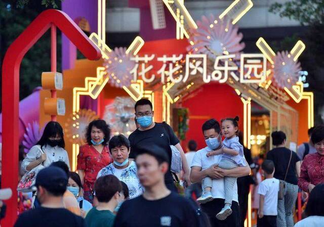 “点亮”北京消费季 夜游京城打卡地 组图