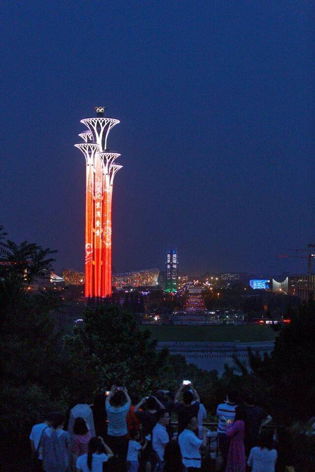 “点亮”北京消费季 夜游京城打卡地 组图