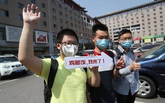 首都高校毕业年级今起陆续返校 学校统一接站