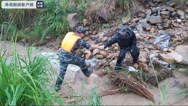 湖南江华暴雨致多个乡镇受灾 5人失联