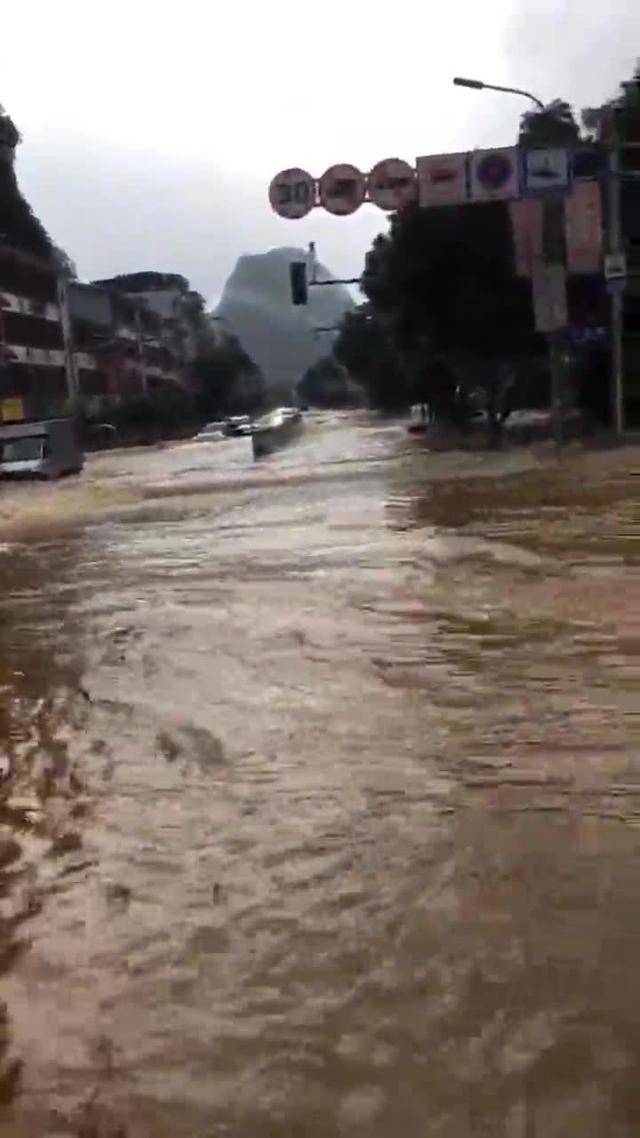 普降暴雨，内涝严重！广西阳朔启动紧急响应抗洪救灾