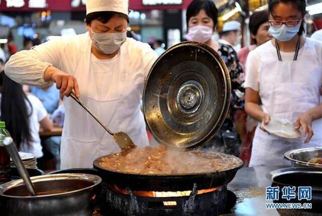 烟火气，暖了市场也暖了生活