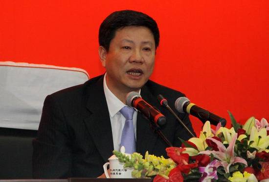 陈建华辞去广州市人大常委会主任，曾任广州市长