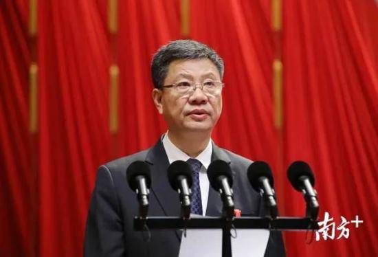 陈建华辞去广州市人大常委会主任，曾任广州市长
