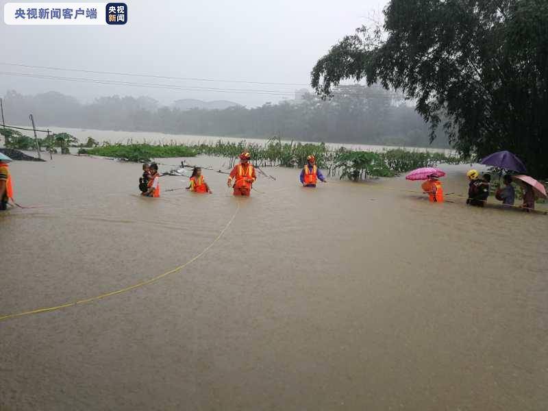 广东佛冈强降雨 致当地村庄大面积被淹