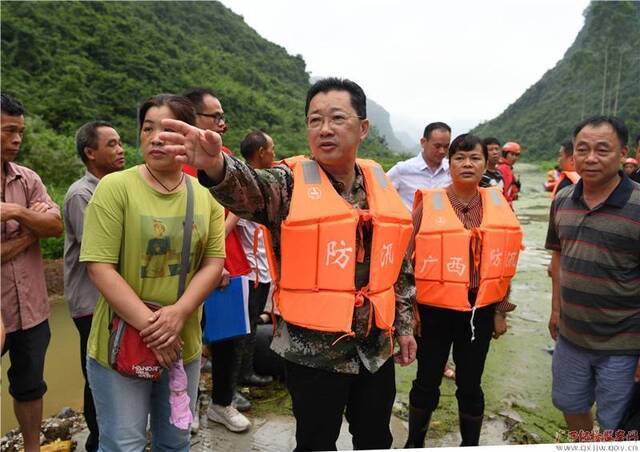 闻“汛”而动，向水而行！我区纪检监察干部积极投身防汛抗洪救灾工作