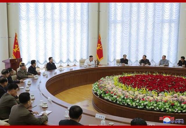 朝鲜劳动党举行第七届中央委员会第十三次政治局会议