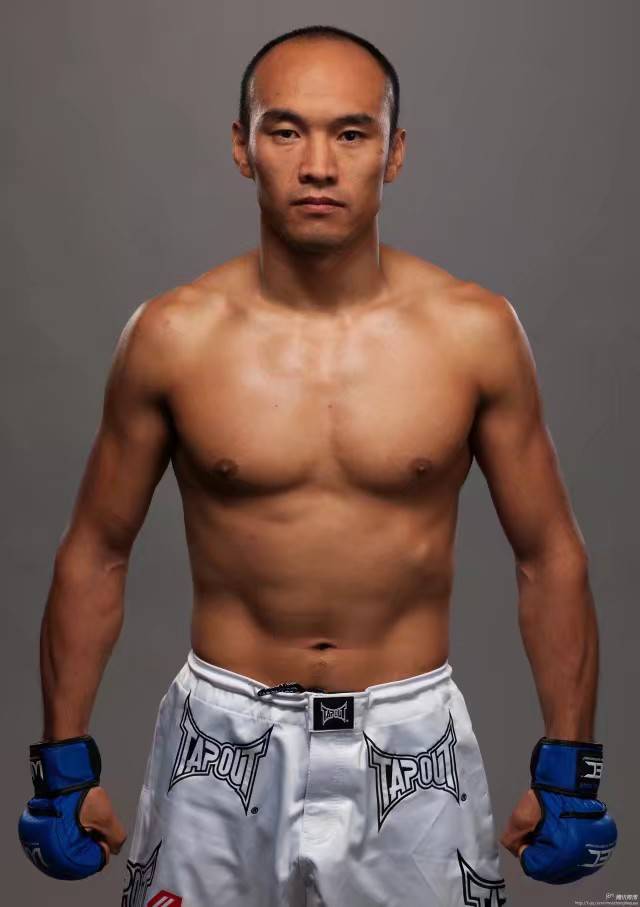 张铁泉是中国第一批MMA选手。受访者供图
