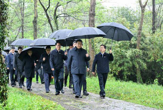 2020年3月31日，习近平在杭州西溪国家湿地公园察看湿地保护利用情况。