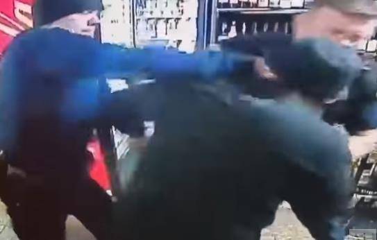 佩恩遭到警方殴打（视频截图）