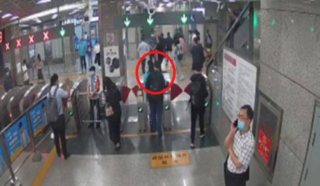 北京一男子地铁逃票被抓 撕毁罚单抓伤俩民警被刑拘