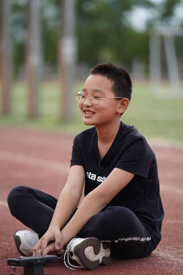  6月6日，钟美美在学校操场。图片来源：我们视频