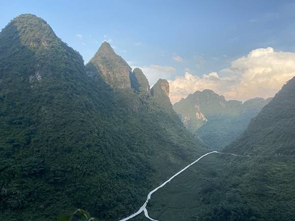 都安县保安乡附近的群山。澎湃新闻记者赵思维图