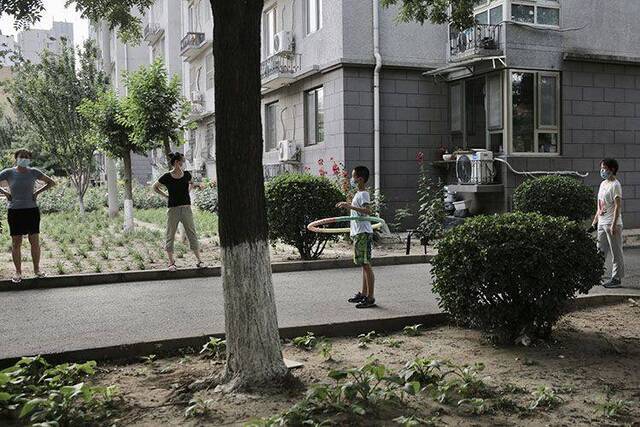 丰台启动战时机制 探访新发地周边封闭管理小区｜组图