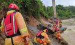 贵州正安强降雨致5人死亡8人失联，消防员河面展开搜索