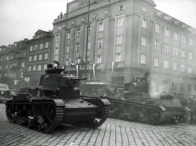 波兰7TP坦克进入捷克斯洛伐克切欣区网络图片