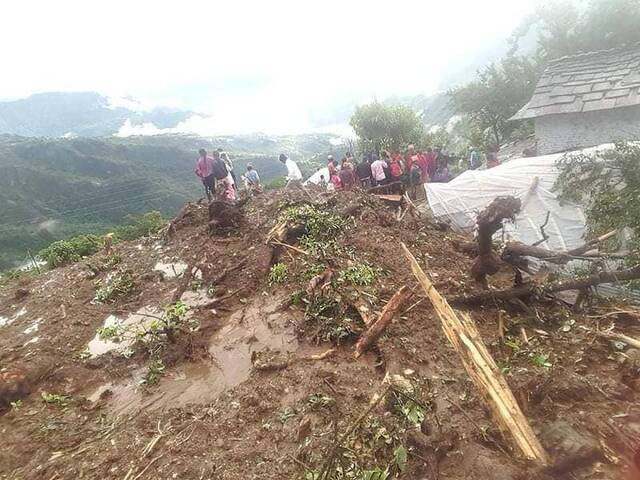 尼泊尔山体滑坡造成至少6人死亡