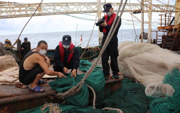 海南三沙：南沙海域非法捕捞 渔船被查获