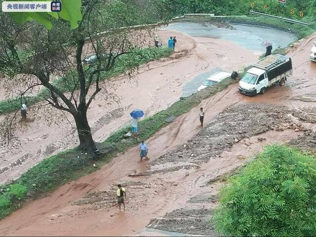 缅甸木曼公路部分路段遭暴雨冲毁 中缅贸易通道中断