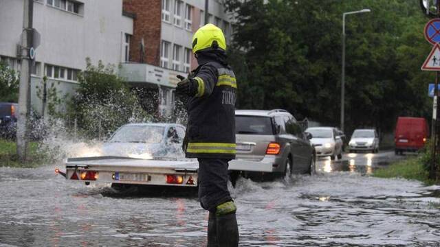 匈牙利首都及周边地区遭暴雨袭击 数百人受灾1人死亡