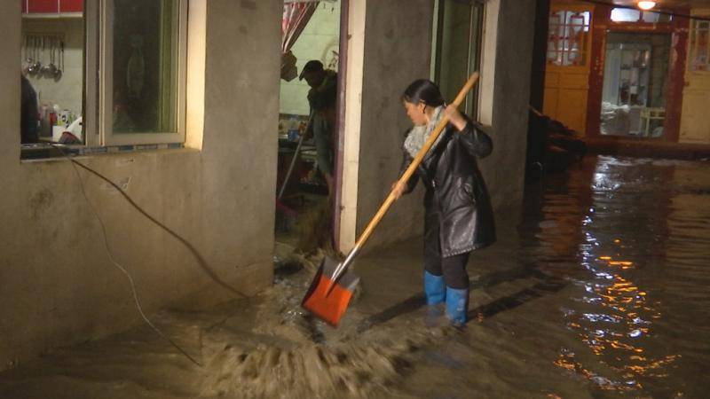 四川阿坝松潘县个别乡镇出现大暴雨 多处道路中断点已抢通