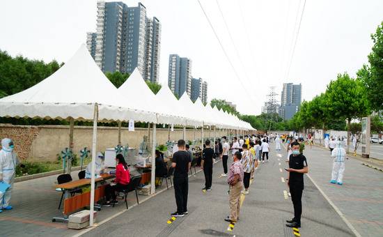 测核酸像孕吐现场？亲历者：恶心劲儿没上来就结束了