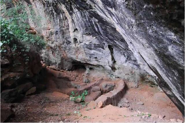 塔甸老龙洞古人类洞穴居住遗址