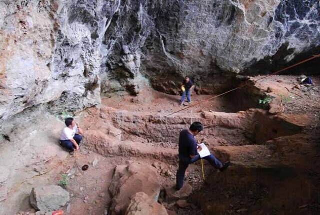 塔甸老龙洞古人类洞穴居住遗址