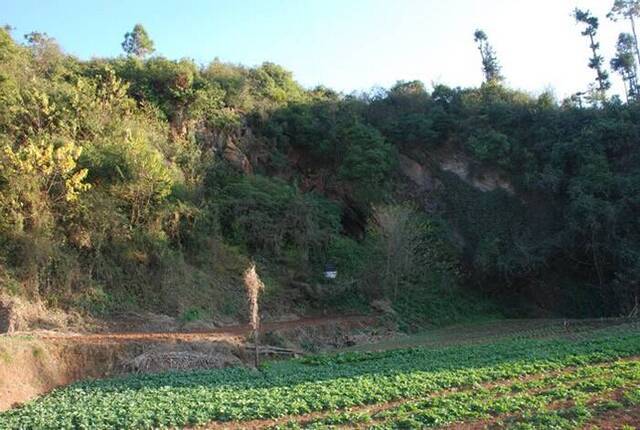 塔甸老龙洞古人类洞穴居住遗址