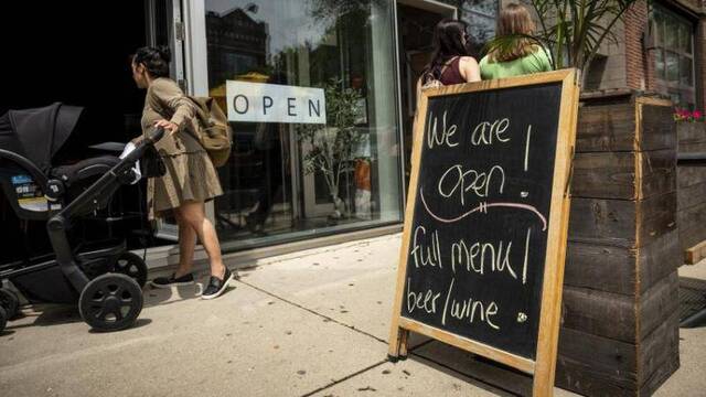 美国芝加哥6月26日起允许餐厅堂食 经济重启进入新阶段