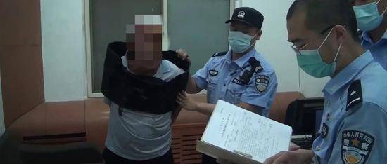 辱骂掌掴踢踹民警，北京刑拘二男一女