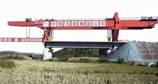 中国铁建研制“昆仑号”运架一体机完成重载试验