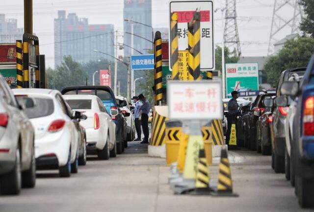 今起公路出京陆续开查核酸证明 京冀通勤族刷身份证通行