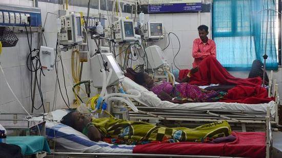 印度医院救治新冠肺炎患者。（Getty）
