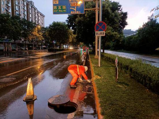 北京城区西北部出现较强降雨 排水集团启动三级响应