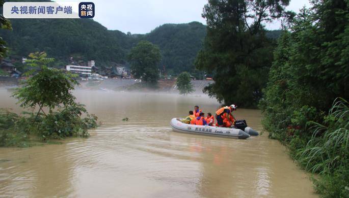 贵州台江一村寨大面积淹没 消防连续2天搜救被困村民