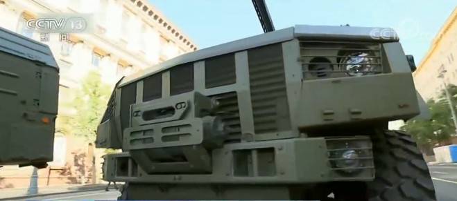俄媒揭秘红场阅兵 “台风-VDV”装甲车首秀
