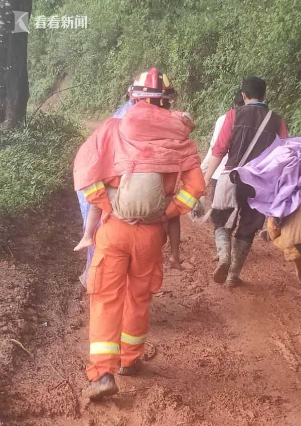 云南盈江突发山体滑坡！“最帅保育员们”来了