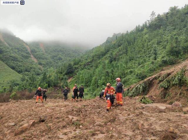 云南多地地质灾害风险高 盈江山体滑坡3名失联人员仍在搜救中