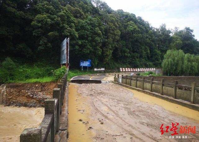 四川冕宁爆发特大山洪灾害 灵山景区营救游客53人