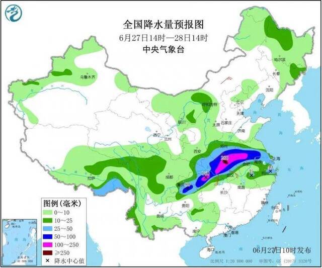 湖北一地暴雨袭城！女司机被困车内交警砸窗救人