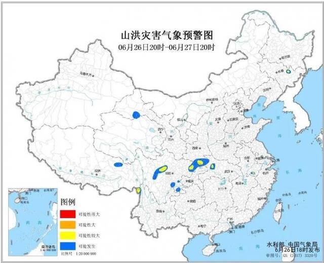 湖北一地暴雨袭城！女司机被困车内交警砸窗救人