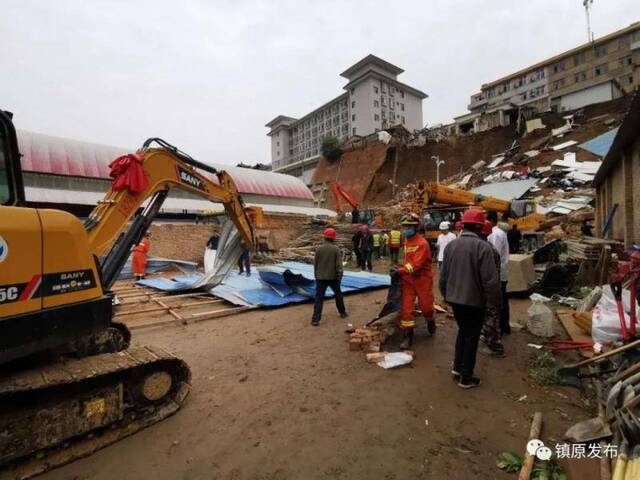 甘肃镇原县发生一起山体滑坡事件 致1人死亡1人轻伤