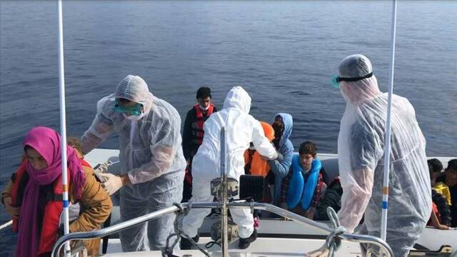 土耳其一难民船只倾覆 35人获救 4人失踪