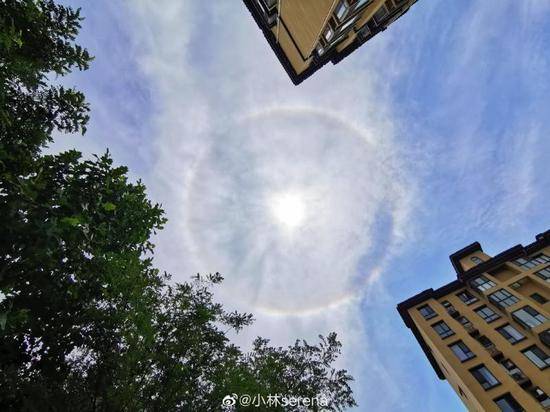 北京上空现日晕 网友：太阳套了层光圈(图)